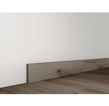 Sockelleiste aus Holz an einer Wand