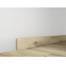 Sockelleiste aus Holz an einer Wand