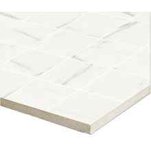 Weiße Bodenfliese mit Marmoroptik