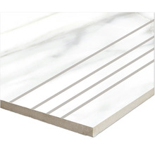 Fliesenmuster mit linearem Dekor auf glatter Oberfläche