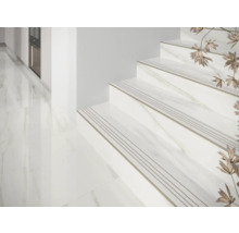 Treppe mit keramischen Fliesen und Treppenkantenprofil