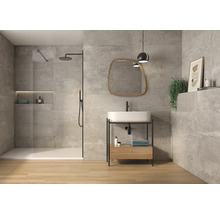 Modernes Badezimmer mit Dusche, Waschbecken und grauen Wandfliesen.