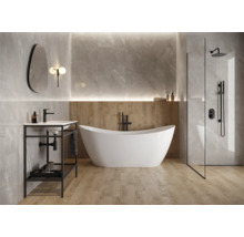 Modernes Badezimmer mit freistehender Badewanne, Waschtisch und Dusche