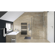 Modernes Badezimmer mit Badewanne, Dusche und Heizkörper