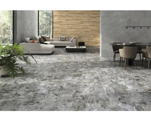 Produktbild 7 (groß) Innenraum mit Bodenfliesen in Steinoptik, Sofa, Esstisch und Pflanze