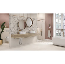 Modernes Badezimmer mit Doppelwaschtisch, runden Spiegeln, Dusche und Badewanne