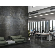 Modernes Büro mit Wand- und Bodenfliesen in Betonoptik, Büromöbeln und Sitzecke