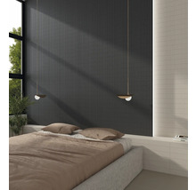 Schlafzimmer mit Bett, Wandfliesen und Pendelleuchten