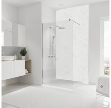 Badezimmer mit Duschabtrennung aus Glas, Waschtisch und Handtüchern