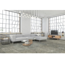 Wohnzimmer mit großem Sofa, Couchtisch und Fernseher in modernem Design