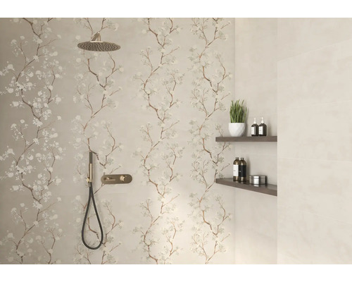 Modernes Badezimmerdesign mit Blumendekor, Dusche und Regalen