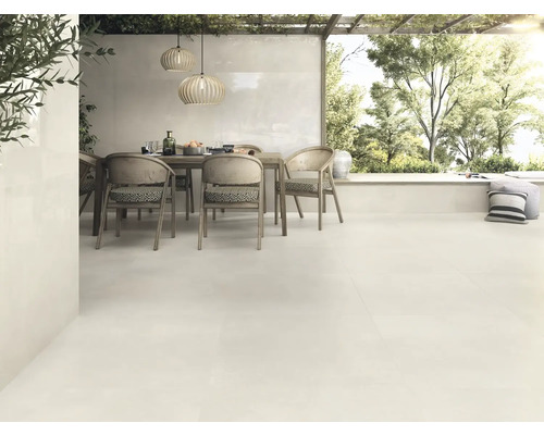 Produktbild 2 (groß) Helle Terrassengestaltung mit Fliesenboden, Esstisch und Gartenblick