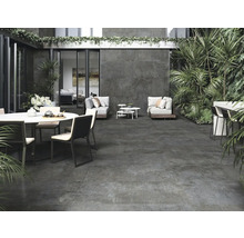 Terrasse mit Sitzbereich, Esstisch und Pflanzen