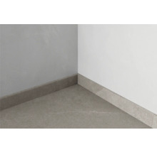 Sockelleiste aus Keramik im Eckbereich eines Raumes