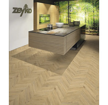 Moderne Küche mit Holzboden in Fischgrätmuster und Zeyko Logo