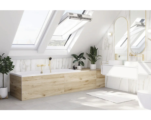 Produktbild 3 (groß) Badezimmer mit Badewanne, Dachfenstern, Spiegel und Pflanzen