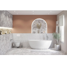 Modernes Badezimmer mit freistehender Badewanne, Toilette und Waschbecken