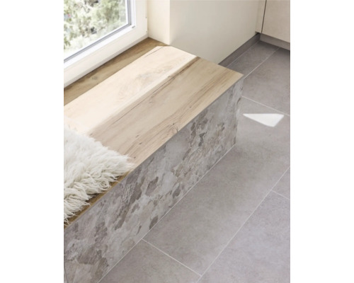 Produktbild 9 (groß) Sitzbank am Fenster mit Holzplatte und Steinverkleidung auf Fliesenboden