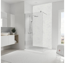 Helles Badezimmer mit Duschabtrennung, Waschbecken und Badteppich