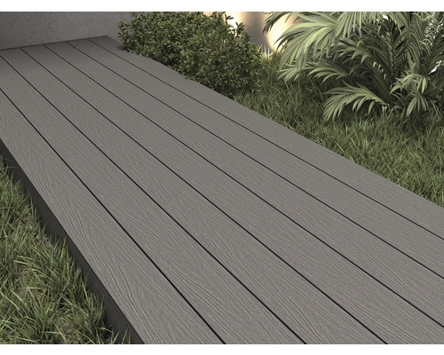 Terrasse mit grauen Terrassendielen im Außenbereich