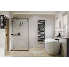 Helles Badezimmer mit Dusche, Badewanne und Heizkörper