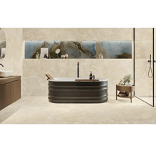 Modernes Badezimmer mit Badewanne, Waschbecken und beigen Wandfliesen