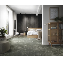 Modernes Schlafzimmer mit Bett, Teppich und Holzschrank