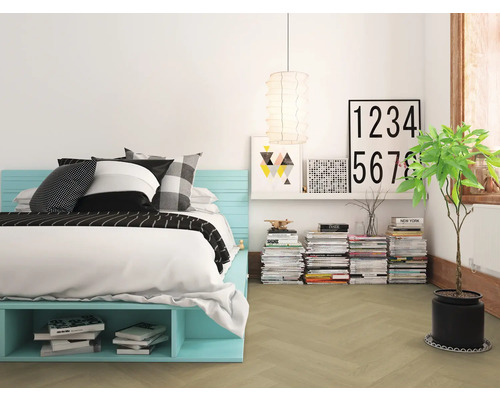 Modernes Schlafzimmer mit hellblauem Bettgestell, Fischgrätparkett, Zimmerpflanze und Wanddekoration.