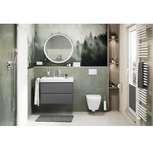 Modernes Badezimmer mit Waschtisch, Spiegel, Toilette und Heizkörper.