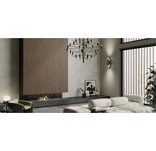 Modernes Wohnzimmer mit Kamin, Wandpaneelen, Beleuchtung und Sofa