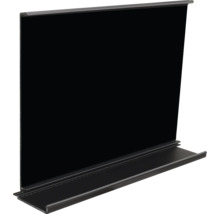 Schwarze Rückwand aus Metall für Regalsysteme.