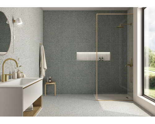 Modernes Badezimmer mit Terrazzo Fliesen an Wand und Boden, begehbarer Dusche, Waschbecken mit Armatur und integrierter Nische.