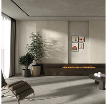 Modernes Wohnzimmer mit Steinfliesen an Wand und Boden, integriertem Kamin, Pflanzen und minimalistischer Einrichtung.
