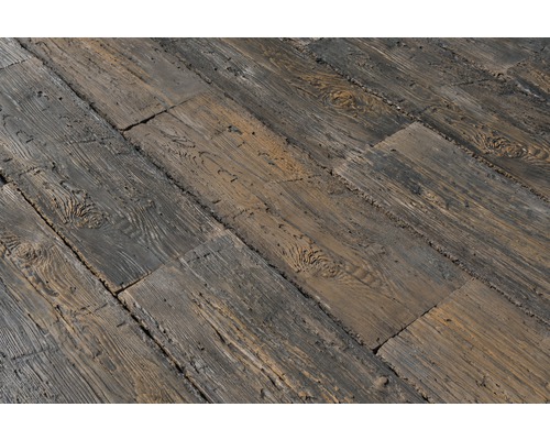 Gehwegplatten mit Holzoptik verlegt