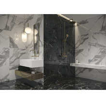 Modernes Badezimmer mit Waschbecken, Spiegel, Dusche und Fliesen in Marmoroptik