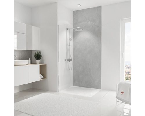 Badezimmer mit Duschkabine, Waschtisch und Spiegel