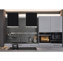 Moderne Küche mit Dunstabzugshauben, Einbaubackofen und Kaffeevollautomat