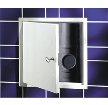 Geöffnete Revisionsklappe in Badezimmer