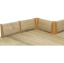 Sockelleisten mit passenden Innenecken und Abschlüssen an einer Holzwand