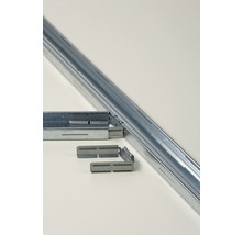 Metallisches C-Profil mit Montagezubehör für den Innenausbau