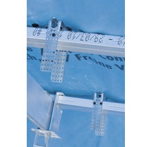 Dachkonstruktion mit Dämmmaterial und Befestigungselementen