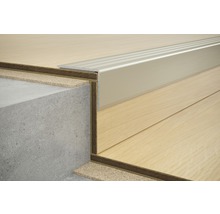 Schnittbild einer Treppe mit Profil, Trittschalldämmung und Laminat