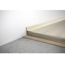 Bodenprofil aus Metall an Wand und Boden