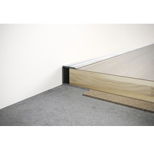 Aluminium Treppenkantenprofil auf Holztreppe mit Laminat