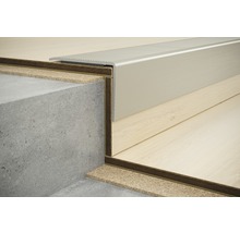 Treppenkantenprofil auf Betontreppe mit Laminatboden