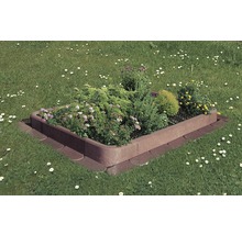Hochbeet aus Betonsteinen im Garten