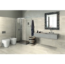 Modernes Badezimmer mit Dusche, Toilette, Bidet, Waschtisch und Spiegel