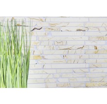 Wandfliesen in Steinoptik und Dekogras