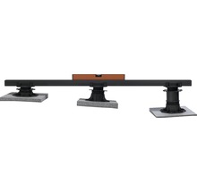 Terrassenunterkonstruktion mit Nivellierfüßen und Wasserwaage