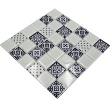 Mosaikfliese mit geometrischen Mustern